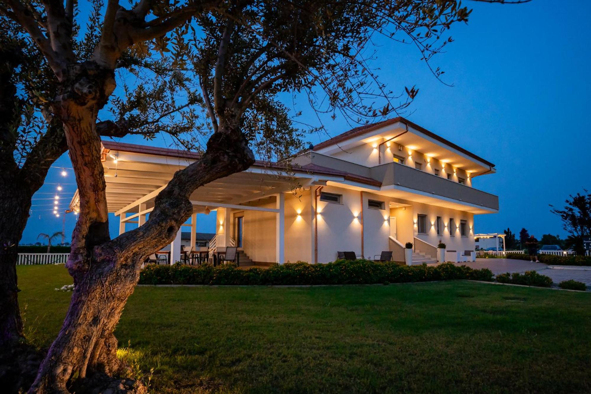 Villa Zefiro Suites & Events Battipaglia Exterior photo